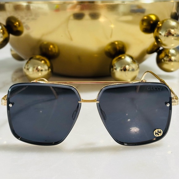 Gucci Gold and Black Square Sunglasses - Picture 7 of 7